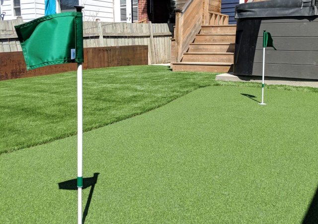2-hole-Golf-Green-with-PushNPutt-flags-1280x1000-1