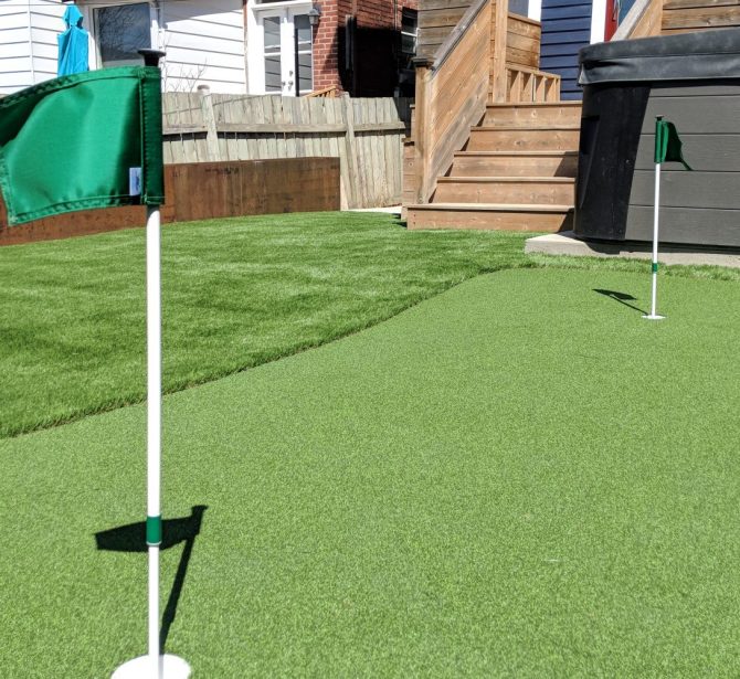 2-hole-Golf-Green-with-PushNPutt-flags-1280x1000-1