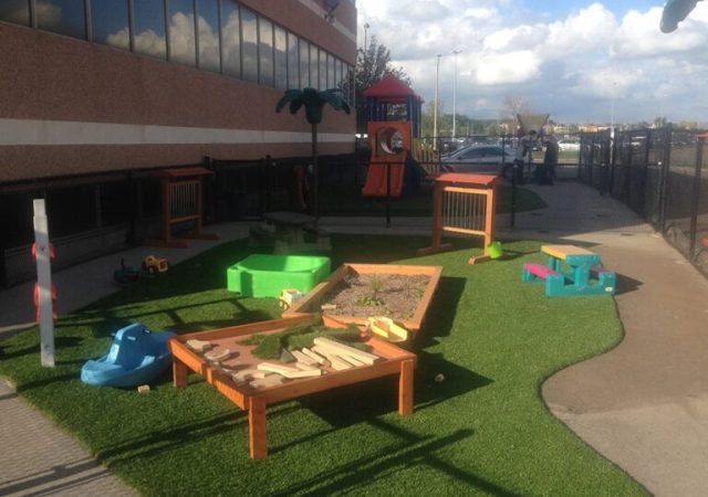 DAYCARE-SAND-BOXES-ARTIFICIAL-GRASS-960x750-1-768x600